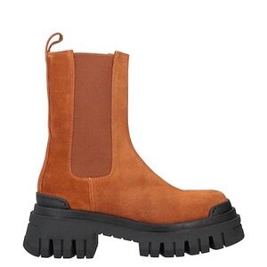 Ennequadro Suede Chelsea Boots 
Women shoes combat and motor boots